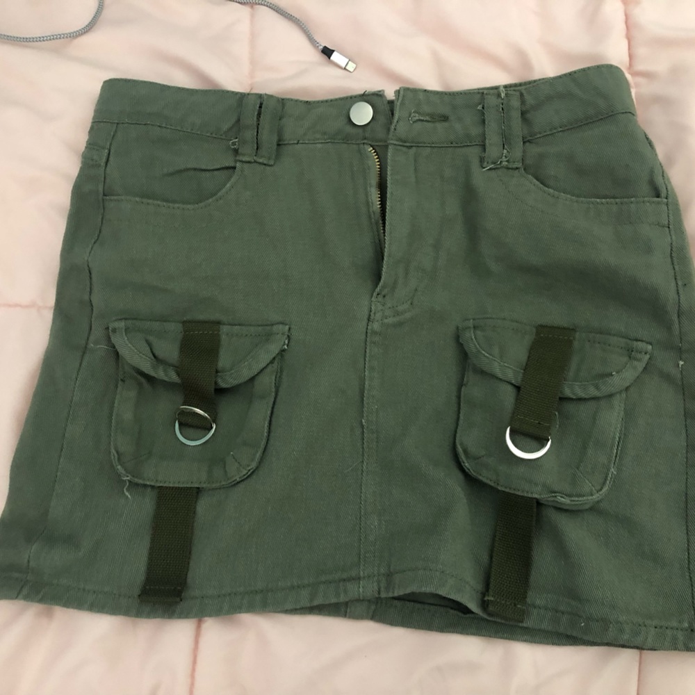 Yesstyle green cargo mini skirt